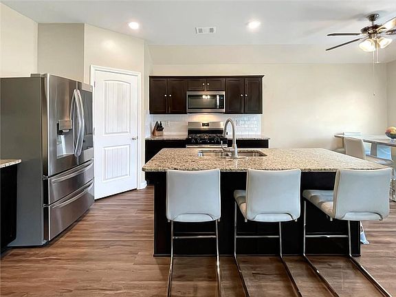 3rd image of 75616 Sylvia Dr