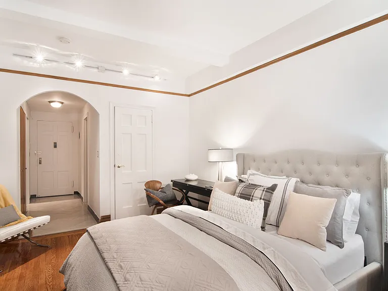145 W 58th St #5-L — Photo 2