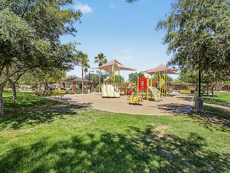 1360 W Joshua Tree Ave — Photo 49