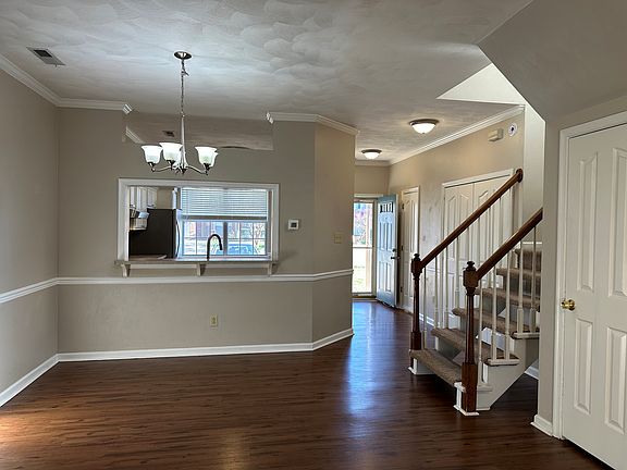 2nd image of 916 S Lake Cir