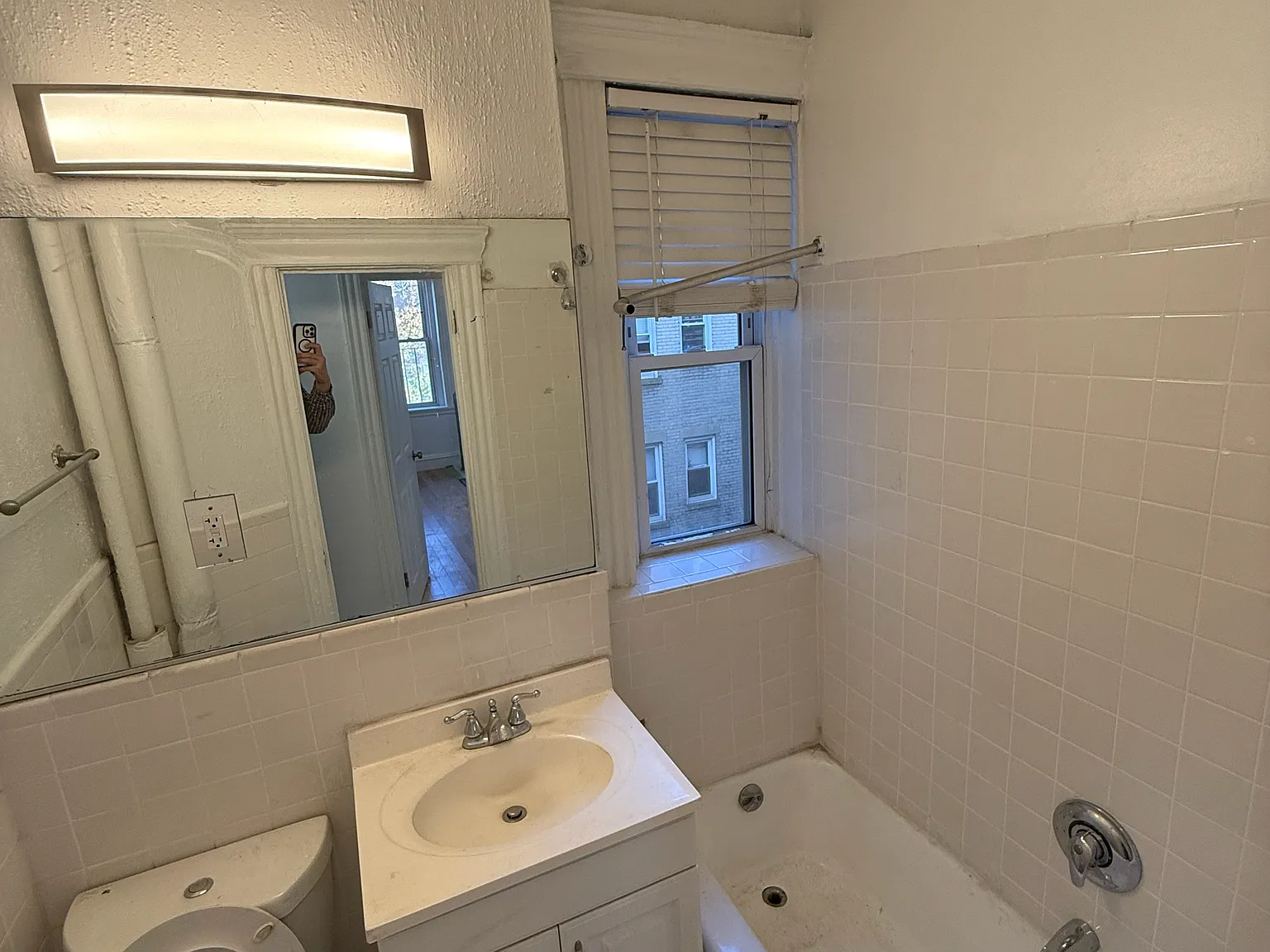 2 bed, 600 sqft, $3,700 — Photo 4