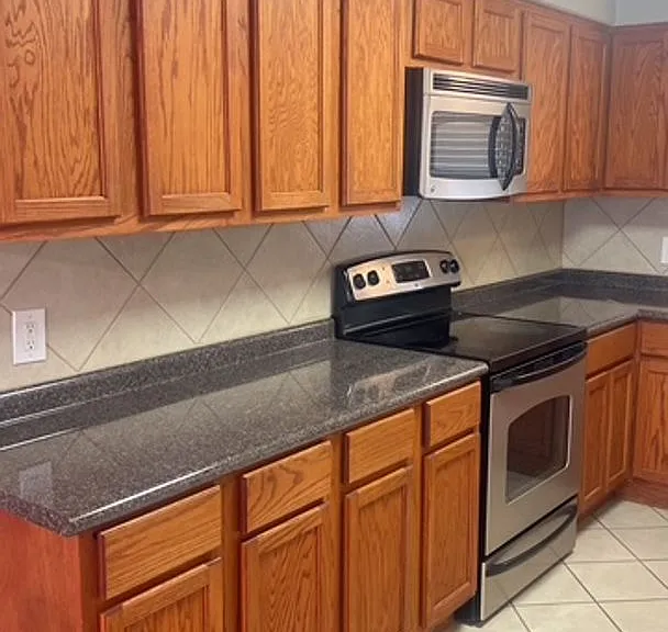 3700 Dauphine Ct — Photo 14