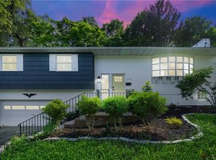 302 Waldorf Pkwy, Syracuse, NY 13224