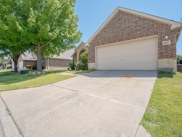 4507 Fox River Trl — Photo 3