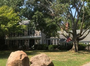 101 Farm Rd W, Wading River, NY 11792