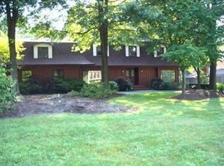 1327 Stonington Dr, Youngstown, OH