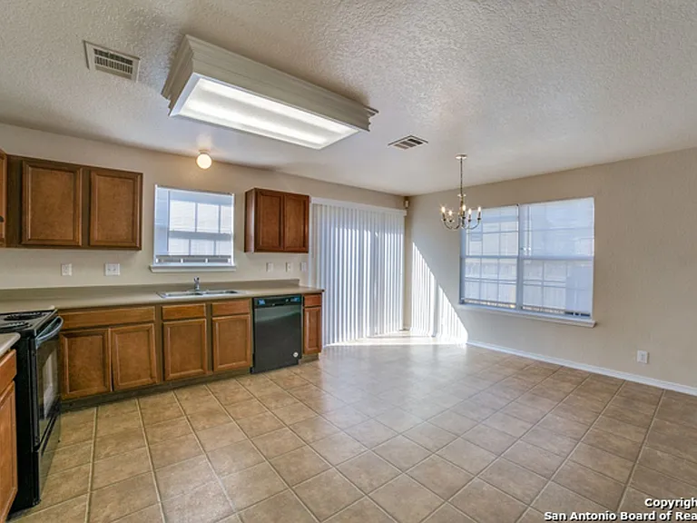 26 Moondance Hl — Photo 4