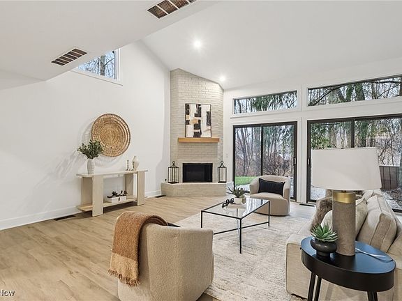 3rd image of 1944 Pine Dr
