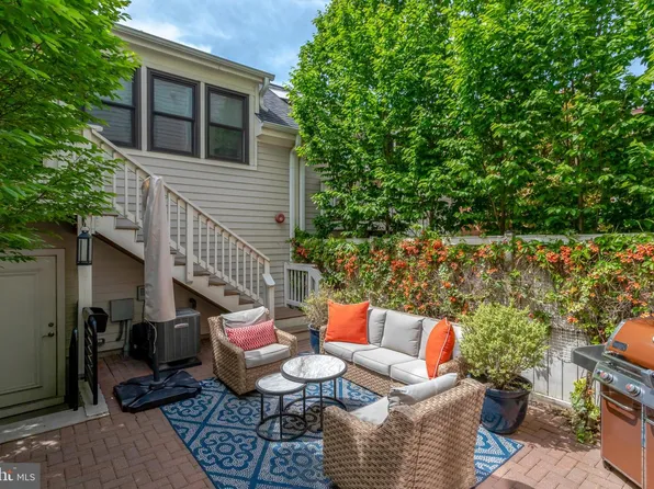 2104 Main Line Blvd, Alexandria, VA 22301