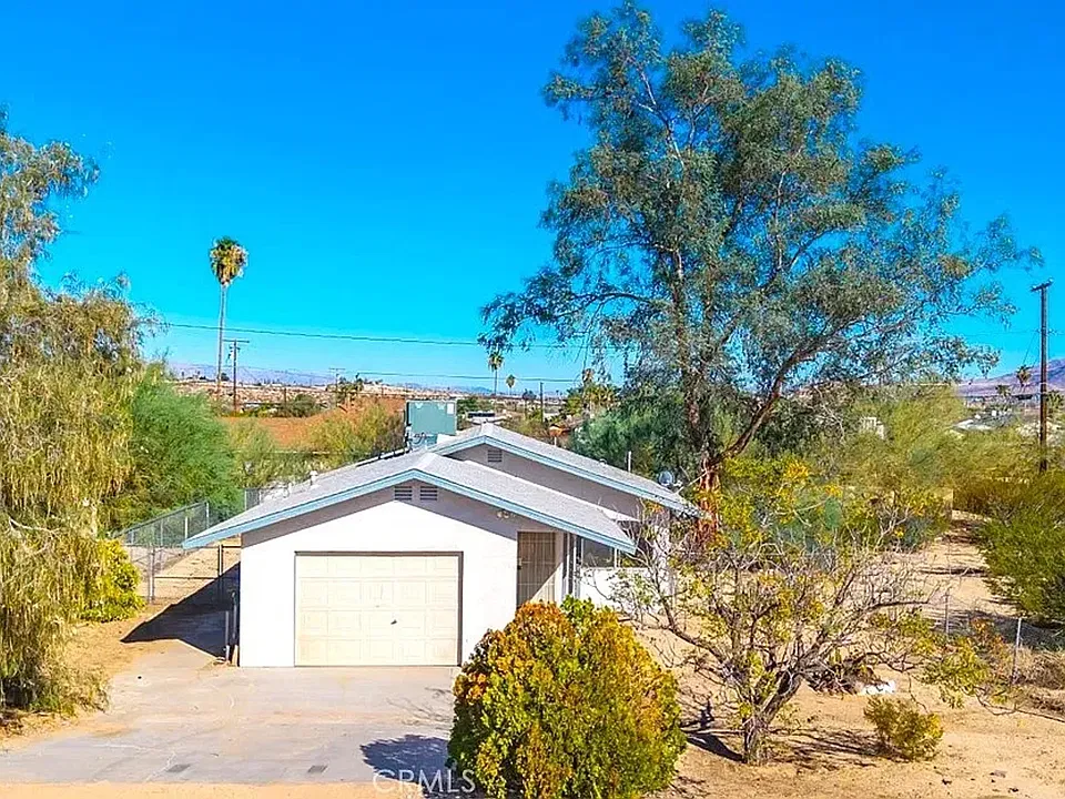 6211 Daisy Ave