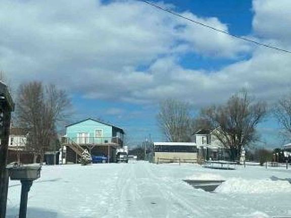 Exterior Neighborhood (street photo)