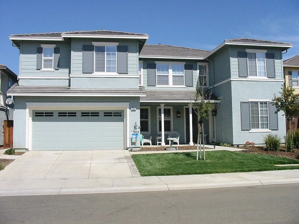2055 Bridgeport Loop photo 1