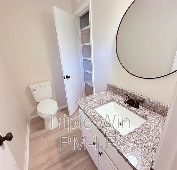 220 Randall Dr — Photo 34