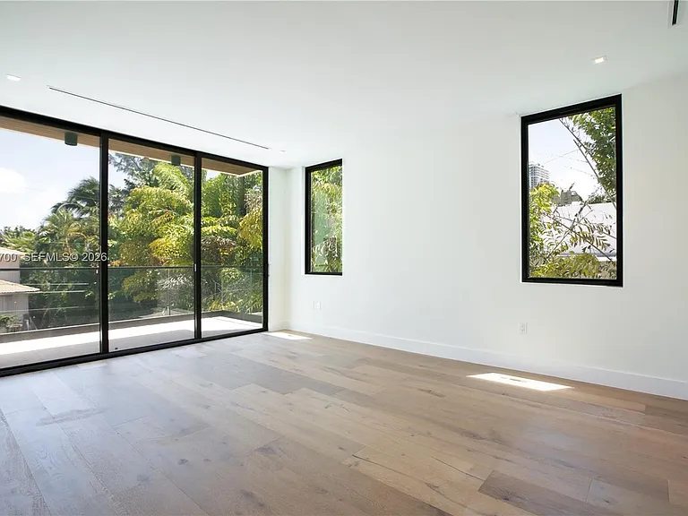 345 W 46th St — Photo 23