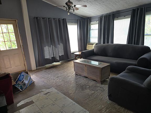3rd image of 391 Rose Rd