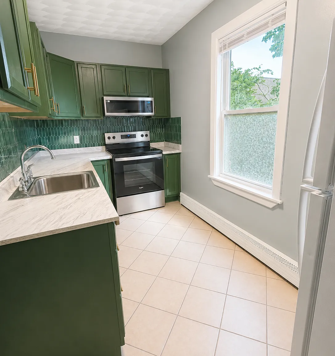 4 bed, $850 — Photo 1