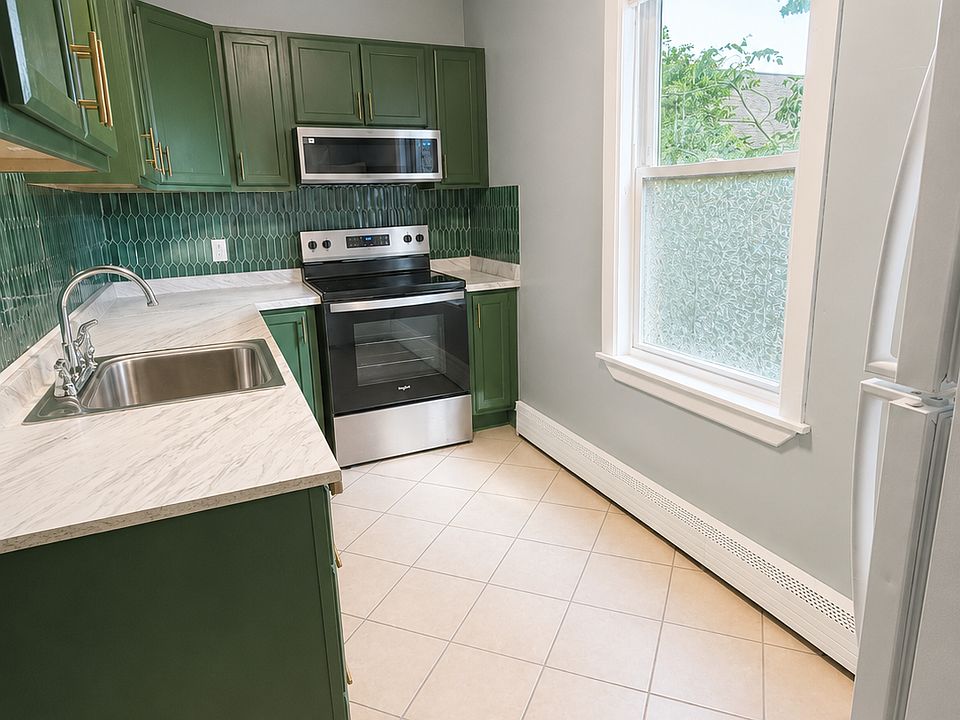 1st image of 394 Blackstone St #1