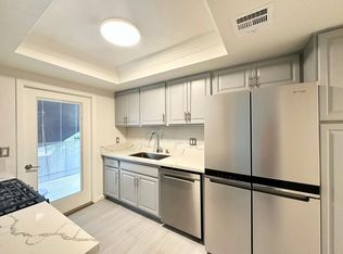 400 N Sunrise Way APT 270, Palm Springs, CA 92262