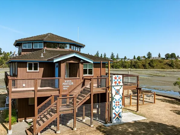 2385 Sunlight Beach Road, Clinton, WA 98236