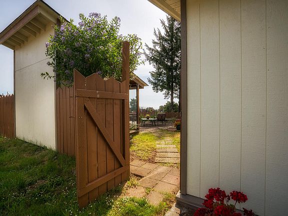 4th image of 2114 NW Viewridge Dr