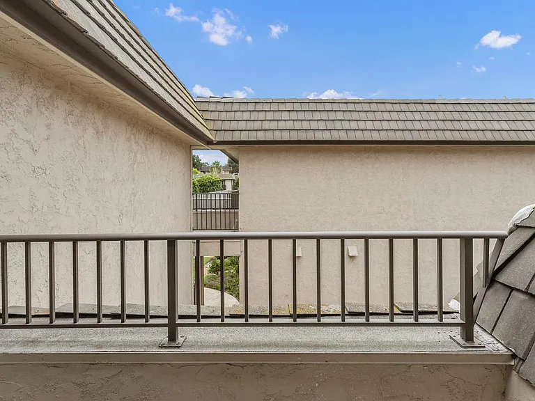 784 S Sierra Ave — Photo 32