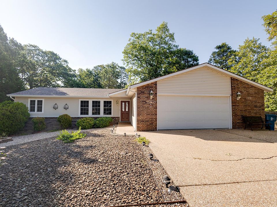 1st image of 2 Lacock Ln