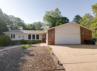 2 Lacock Ln, Bella Vista, AR 72714