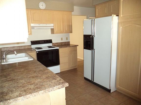 3rd image of 638 S Essex Ln