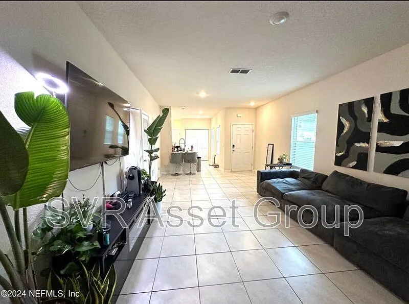 3 bed, 2.5 bath, 1492 sqft, $1,695 — Photo 3