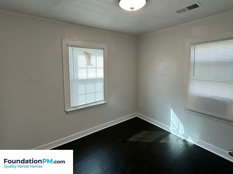 2569 Henderson St — Photo 9