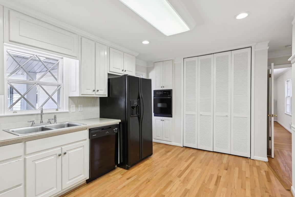 Shamrock Dr NE-015.jpg