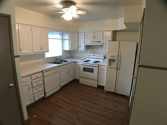 5th image of 827 Cleary Ave