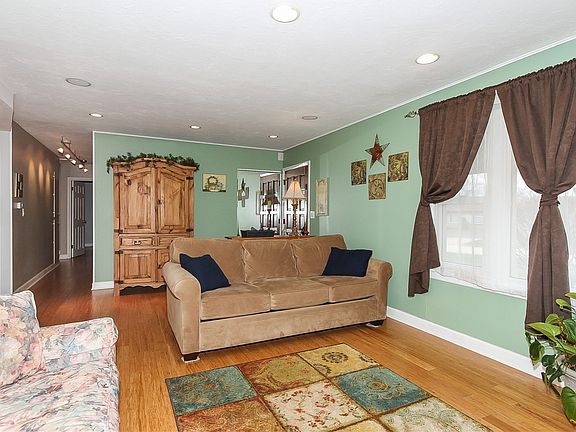 5th image of 340 Navajo Ln