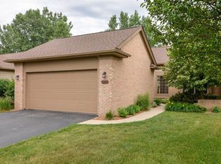 4910 Lone Oak Ct, Ann Arbor, MI 48108