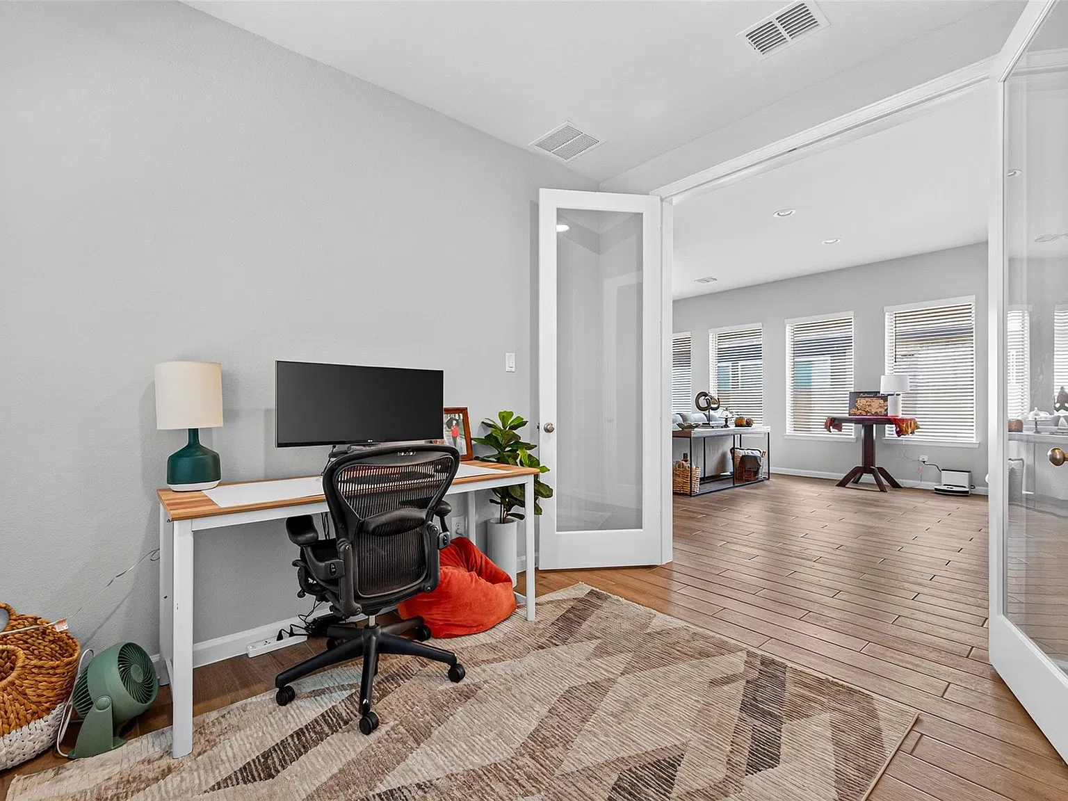 3 bed, 2.5 bath, 1795 sqft, $2,300 — Photo 3
