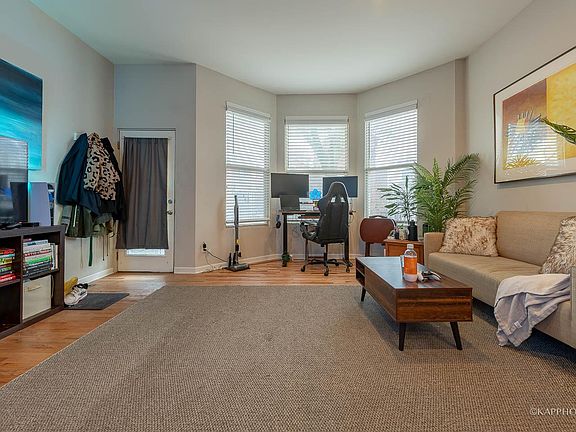 4th image of 1849 W Wellington Ave APT 1F