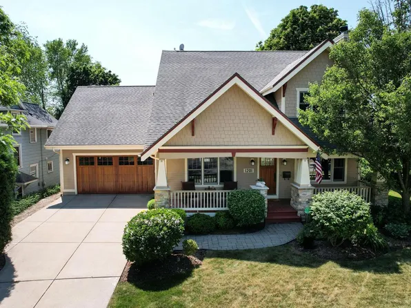 1201 Kavanaugh PLACE, Wauwatosa, WI 53213