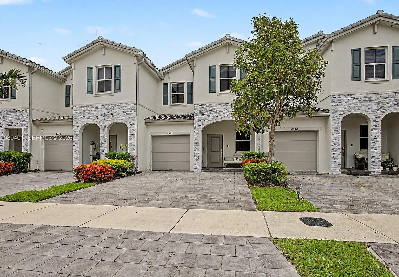 Keys Gate Residential — Photo 2