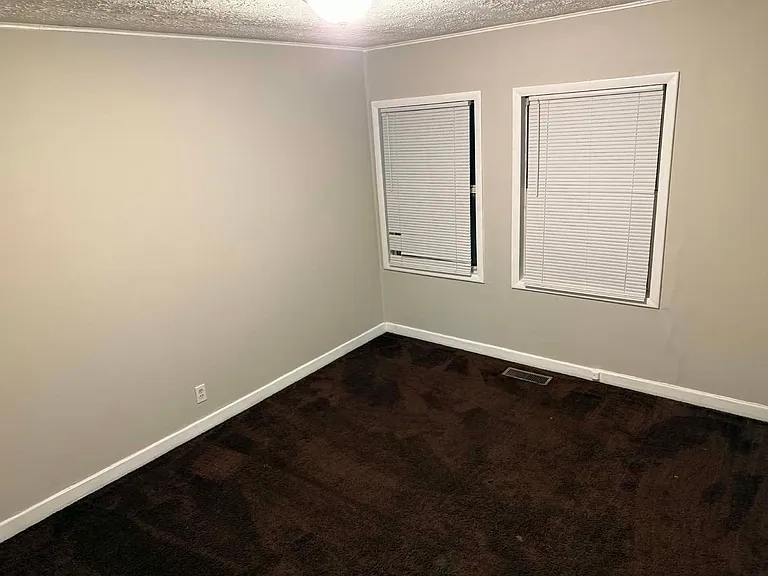166 Latimer Rd — Photo 8