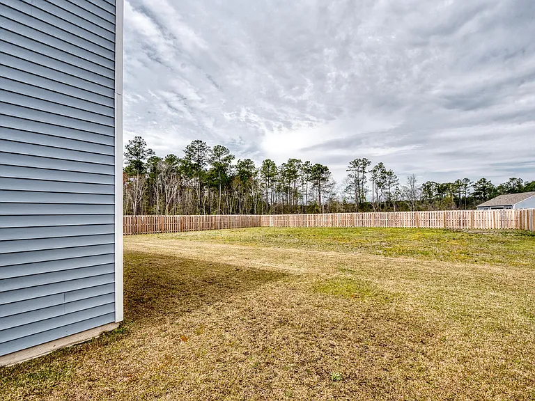 Huge Fenced Yard!