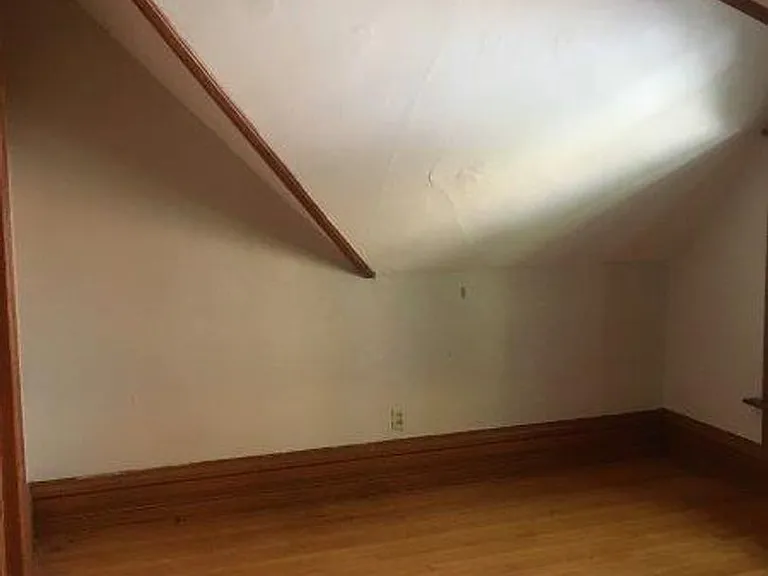 121 E Gilman St — Photo 24