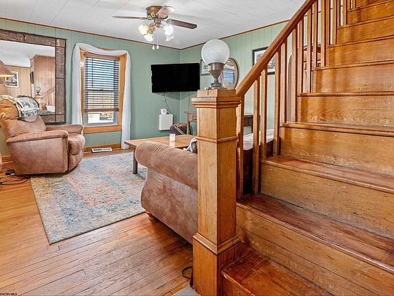 3rd image of 2290 Kingmont Rd