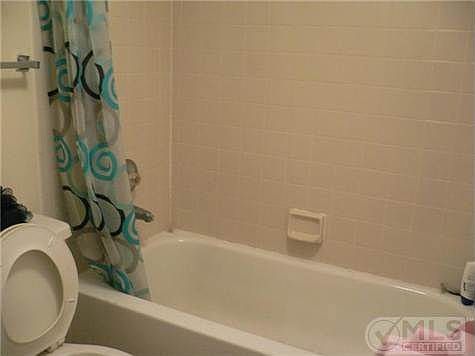5th image of 718 Executive Center Dr APT 18