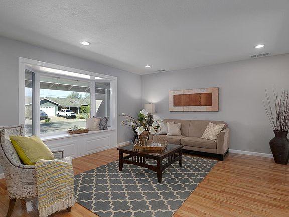 5th image of 2364 Stratford Dr