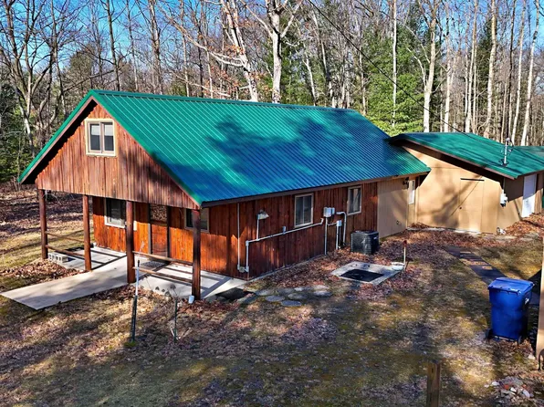 8991 W Oak Ln, Lake City, MI 49651