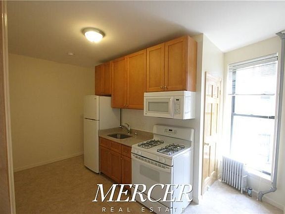 2nd image of 80 Mulberry St APT 22