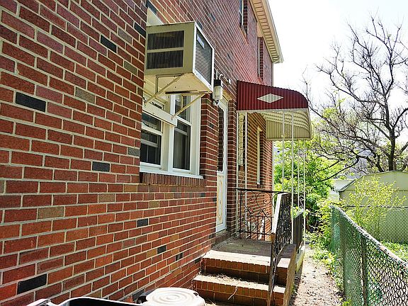 5th image of 14 Evergreen Ave #1