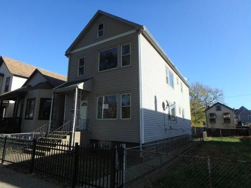 4th image of 8947 S Escanaba Ave #1