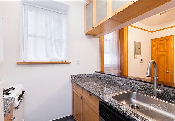 5th image of 300 W 109th St APT 5K