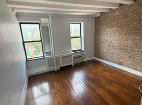 208 1st Ave, New York, NY